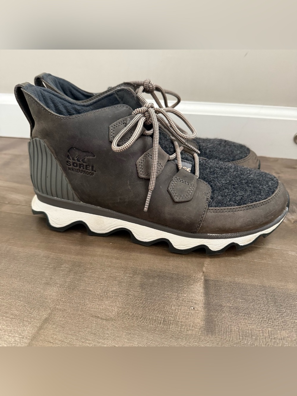 Sorel Kinetic Caribou Winter Boot Women 9 Gray Leather Felt Insulated Waterproof